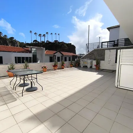 Supranee Paradise * Câmara de Lobos